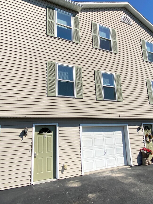 204 Betsinger Rd Unit 10, Sherrill, NY 13461