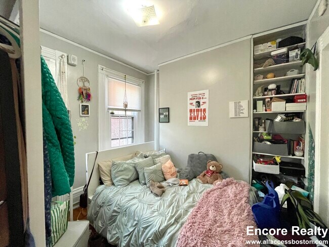 1 Champney Place unit 1, Boston, MA 02114 - photo 3