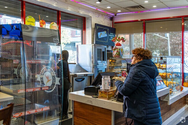 The dining scene in Union City