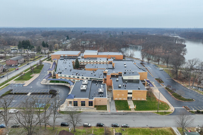 Hobart Middle School has 975 students.