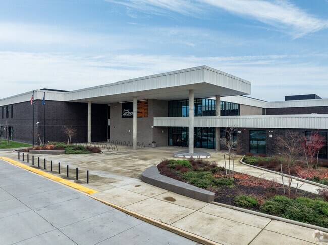 The front entrance to Gardiner Middle School is on Williams St in Oregon City.