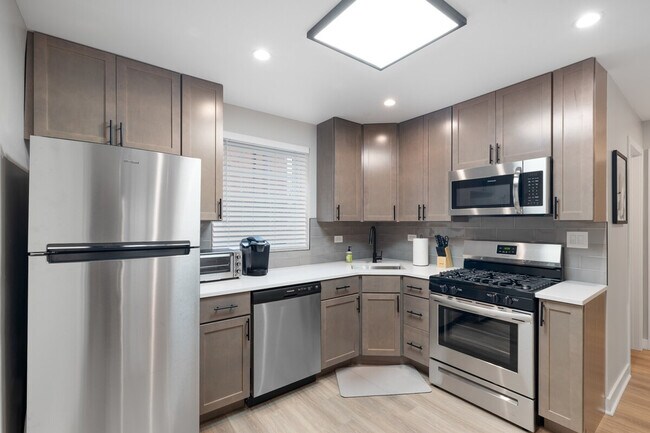 1001 W Howard St unit ID1032507P, Evanston, IL 60202 - photo 5