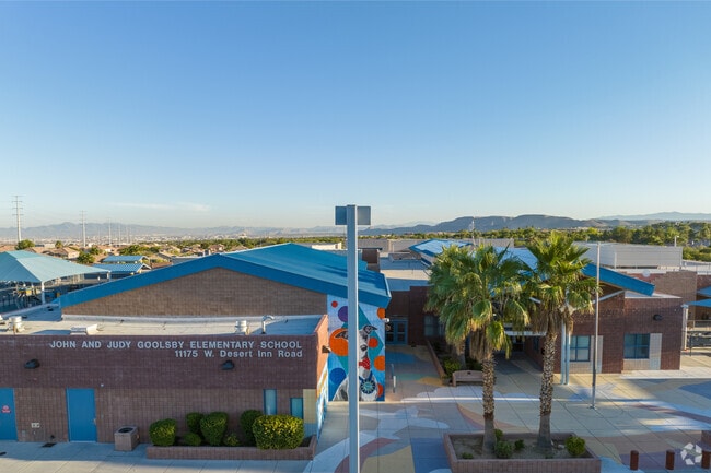 Judy and John L Goolsby Elementary School enrolls 30% economically disadvantaged students.