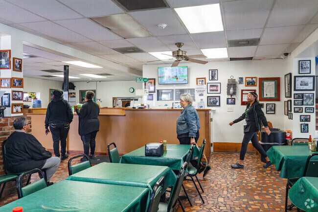 The 4 Way Soul Food in South Memphis is a popular lunch spot.