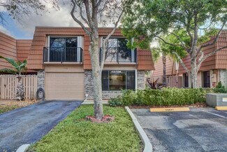 11116 N Harmony Lake Cir, Davie, FL 33324