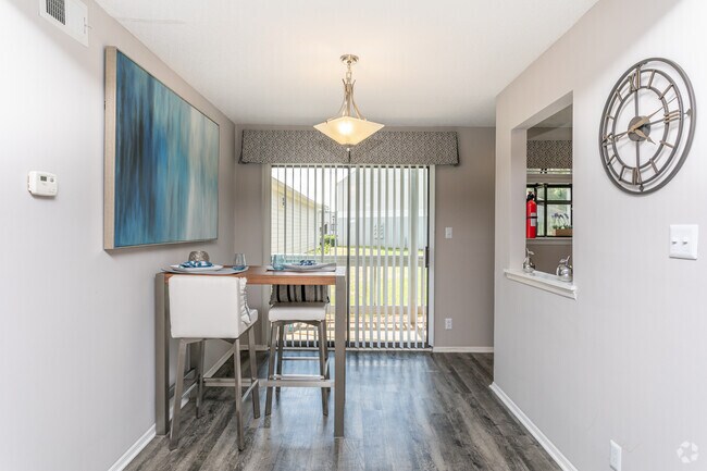 1BR, 1BA - 750 SF Living Room