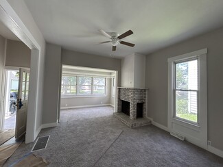 318 S State St, Springfield, IL 62704