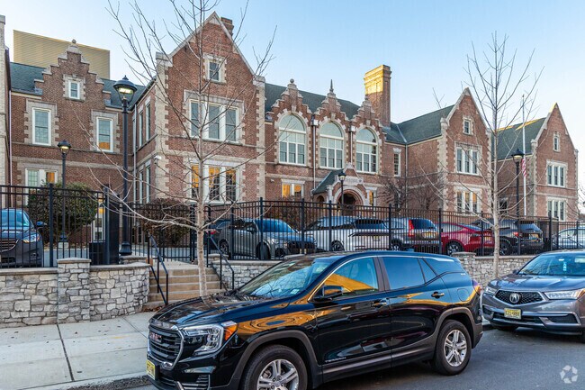 McGinnis Middle receives a C-minus rating but a B-minus in the teachers category.