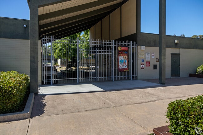 An entrance view of Jerabek Elementary School located in Scripps Ranch.