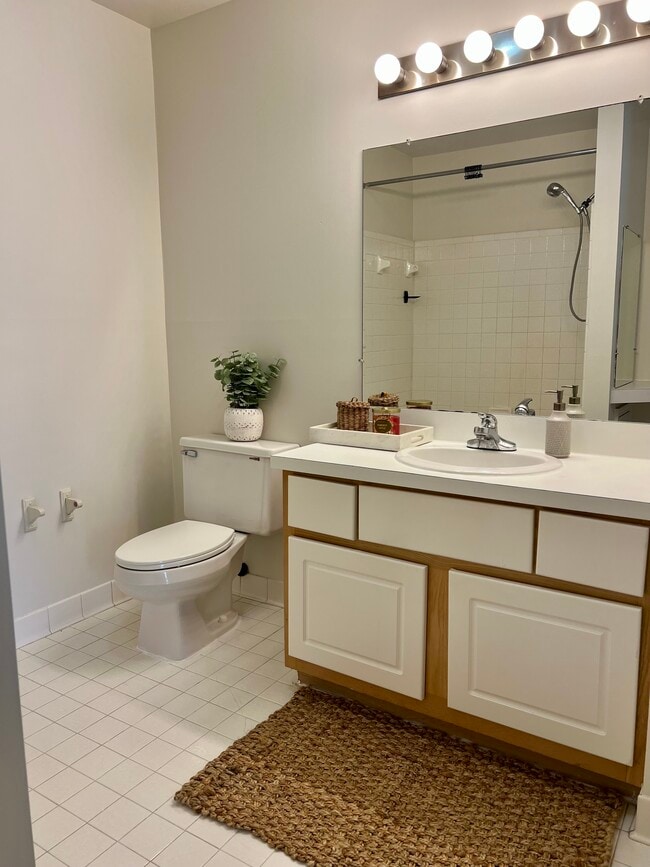 Isle Royal Apartments, Grosse Ile Township, MI 48138 - photo 5