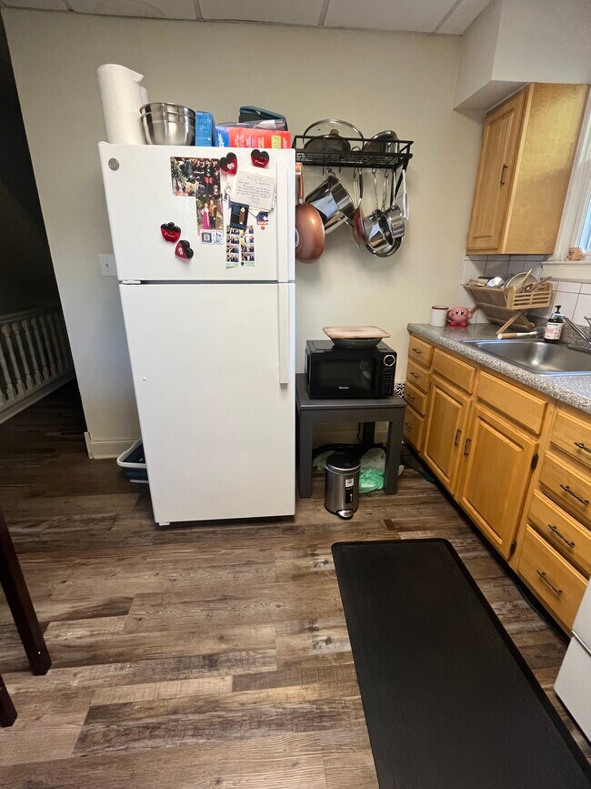 411 7th St unit B -2nd floor, Riverton, NJ 08077 - photo 4