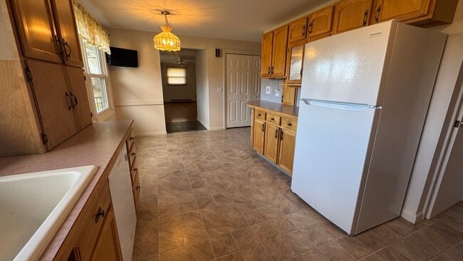 2 Lawndale St, Easthampton, MA 01027 - photo 5