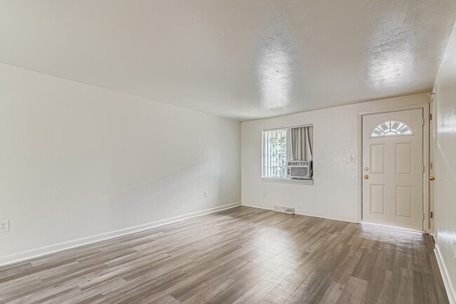 Barcelona, Lakewood, CO 80214 - photo 3