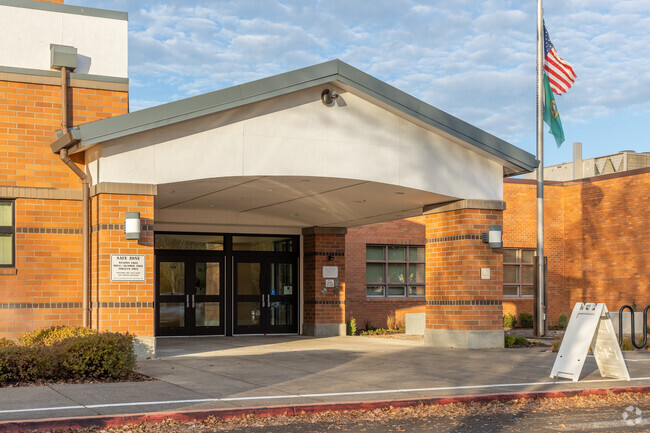 Felida Elementary School's main entrance and drop off.