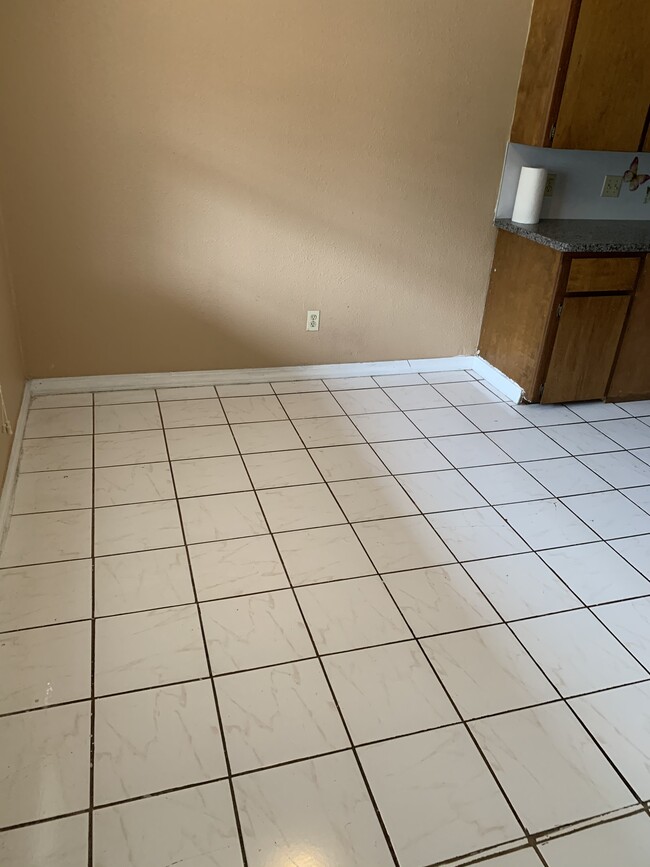 2006 Williams St unit 3, van Buren, AR 72956 - photo 2