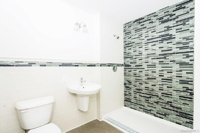 160 Chatterton Ave unit 1A, White Plains, NY 10606 - photo 3