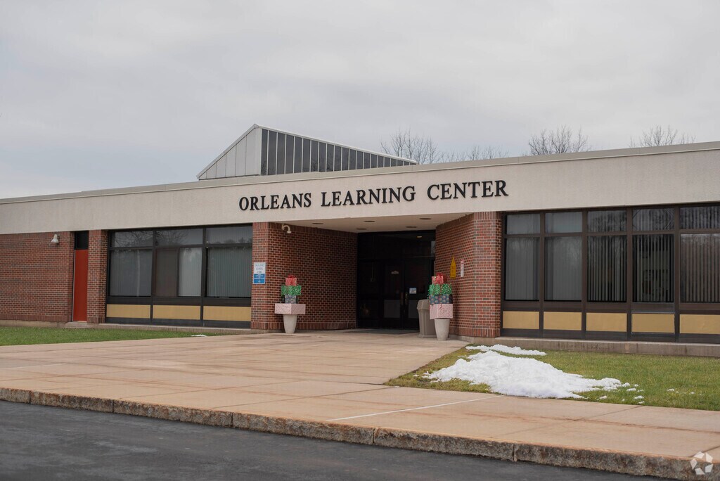 Orleans Niagara Boces provides education in the neighborhood of 
Orleans County.