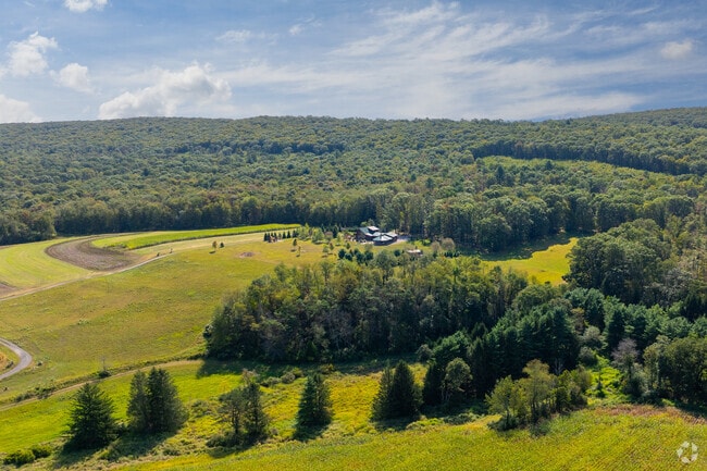 There are many large estates with acreage in rural Blythe.