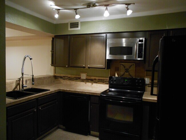 9000 Bissonnet St unit 1004, Houston, TX 77074 - photo 6