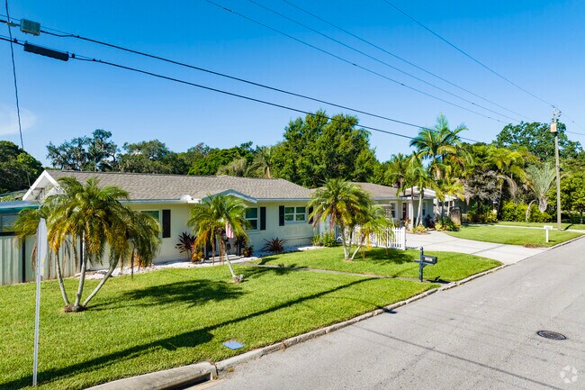Florida Ranch-style homes are very common in Palmetto.