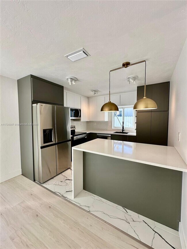 629 SW 4th St, Hallandale Beach, FL 33009