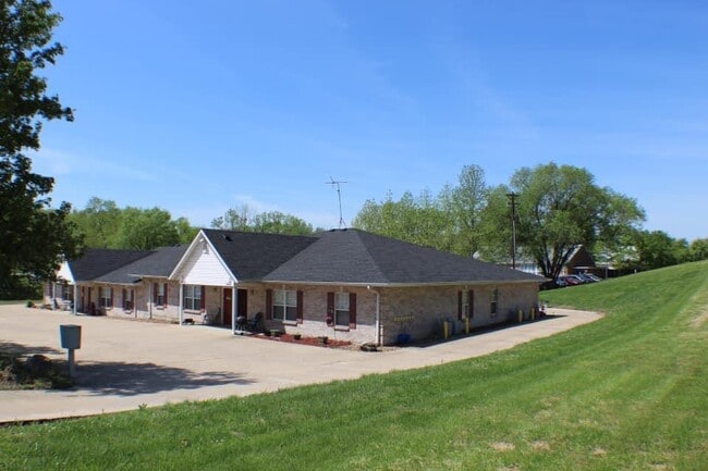 2460 E 5th St unit Newly Remodeled Cond, Washington, MO 63090 - photo 2