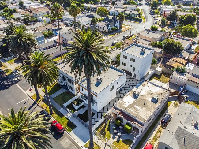 2806 S Palm Grove Ave unit 2, Los Angeles, CA 90016 - photo 2