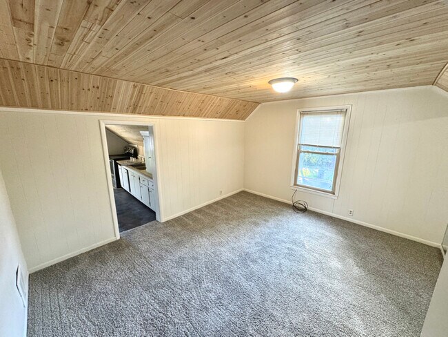 1100 Michigan Ave unit Upper, Saint Joseph, MI 49085 - photo 4