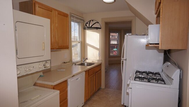811 Spaight St unit 3, Madison, WI 53703 - photo 5