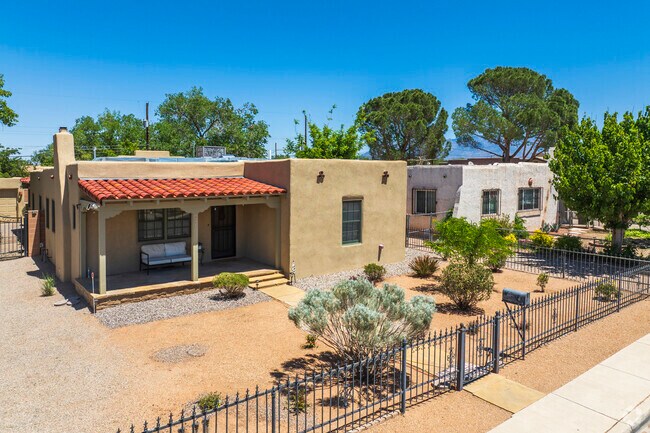 Home prices in Los Duranes range from $230,000 to $600,000.