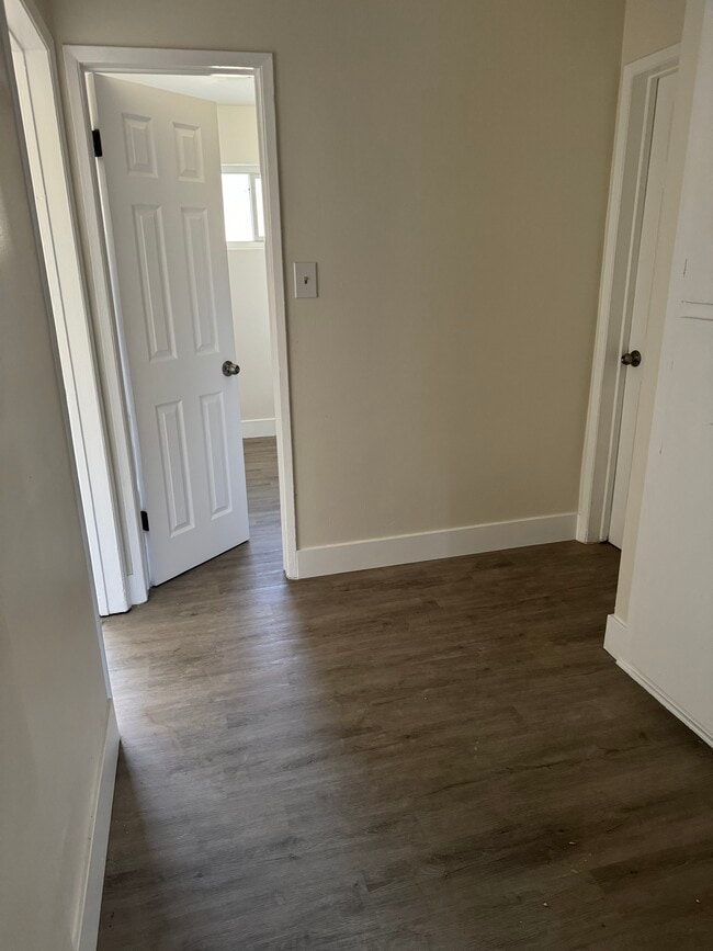 212 N Santa fe Ave unit D, Compton, CA 90221 - photo 4