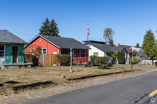 Ryderwood's quiet, gridded streets are uninterrupted by stoplights.