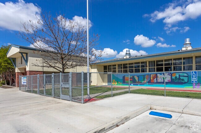 Ewing Elementary School serves grades K-6 in Fresno.
