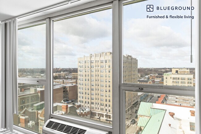 5600 N Sheridan Rd unit FL11-ID652, Chicago, IL 60660 - photo 5