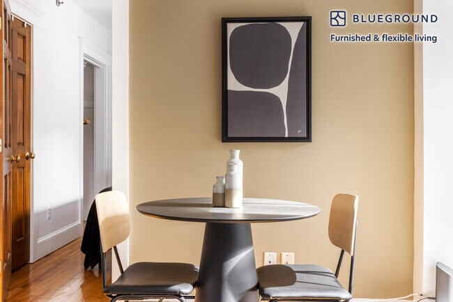 14 Derne St unit FL5-ID829, Boston, MA 02114 - photo 5