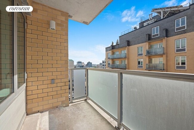 41-18 Crescent St, Queens, NY 11101 - photo 3