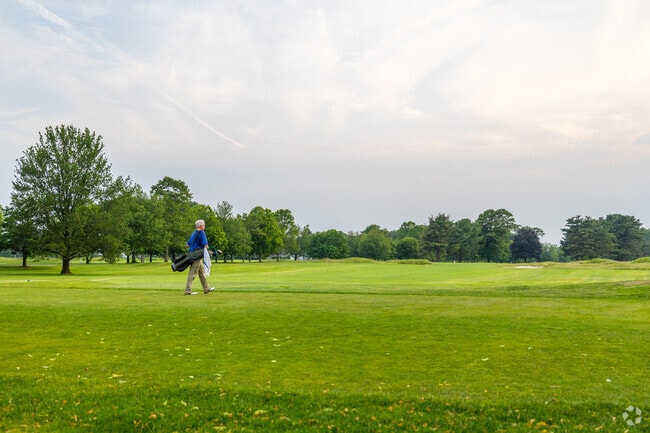 Golf enthusiasts head to Longshore Golf Club for 18 holes in Red Coat.