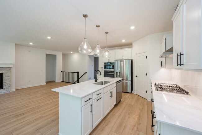 11421 Fieldstone Dr, Maple Grove, MN 55311 - photo 7