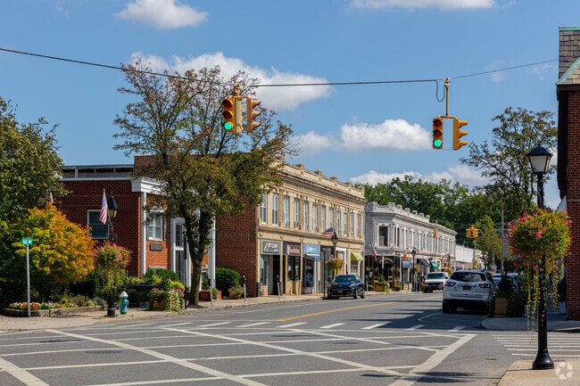 Most of Floral Park’s shops and eateries are along Tulip Avenue.