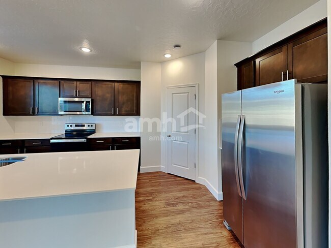 251 N Dry Crk Rd, Saratoga Springs, UT 84043 - photo 4