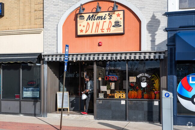 Residents of Whittenton Junction can grab lunch at Mimi's Diner.