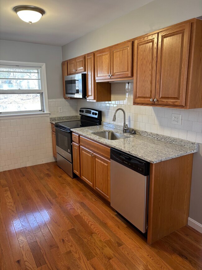 11 Brierway Dr unit B - Right, Worcester, MA 01604 - photo 6