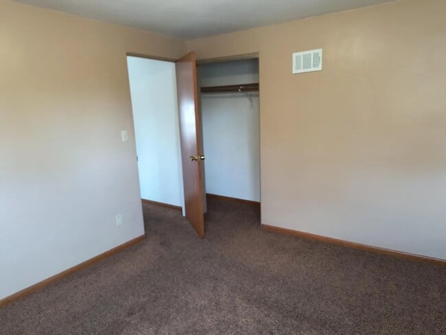 1256 Arlington Ave unit 1256 Upper, Manitowoc, WI 54220 - photo 7