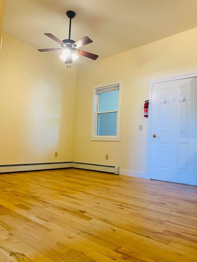 51 N Champlain St Unit . 2 - Available Now, Burlington, VT 05401