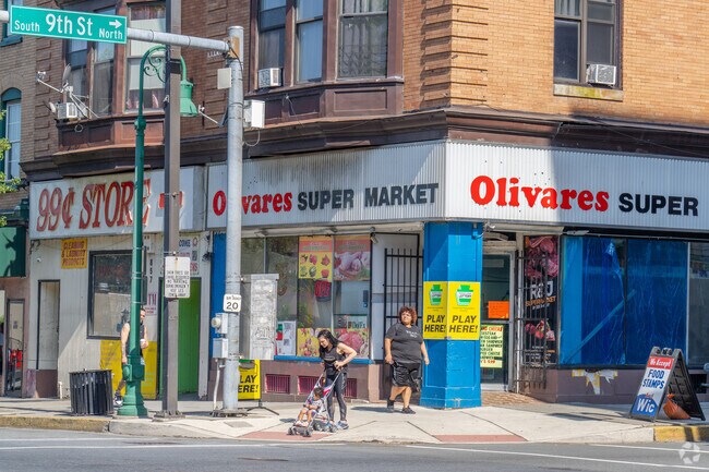 Penn's Common includes a plethora of corner markets for convenient shopping.