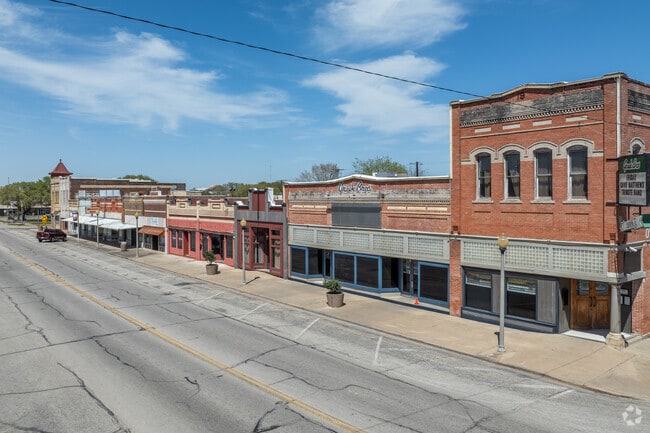 El Campo boasts a historic downtown area, bringing in visitors on weekends.