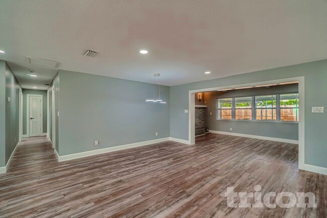 1498 Hunt Ln, Clearwater, FL 33764 - photo 2