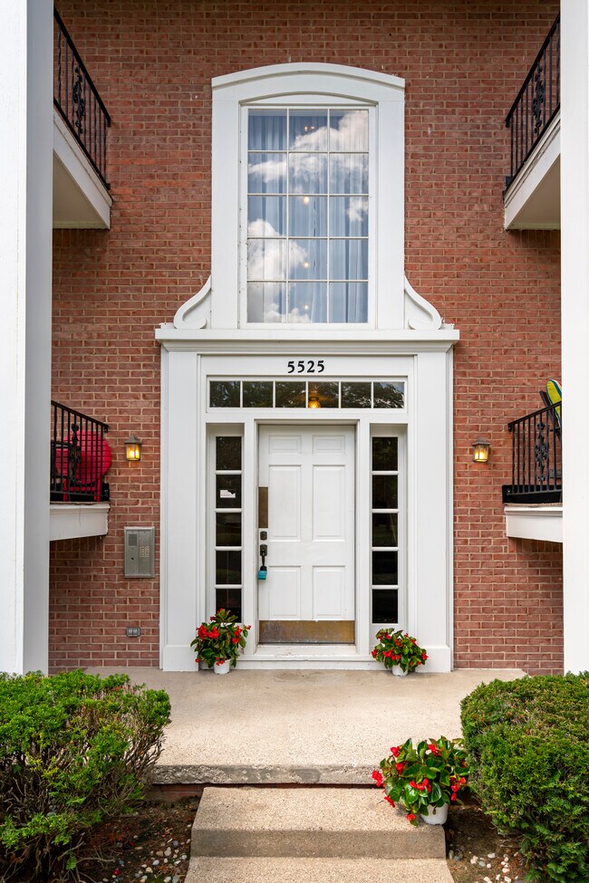 Cresthaven Apartments, Toledo, OH 43614 - photo 2