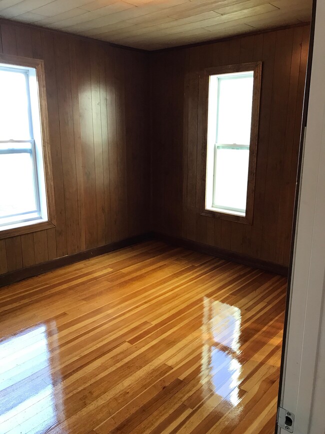 25 Montgomery St Unit 2- Second Floor, Lawrence, MA 01841