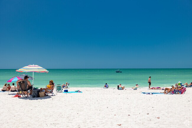 Quail West residents are just a short drive from the popular Bonita Beach and Barefoot Beach.